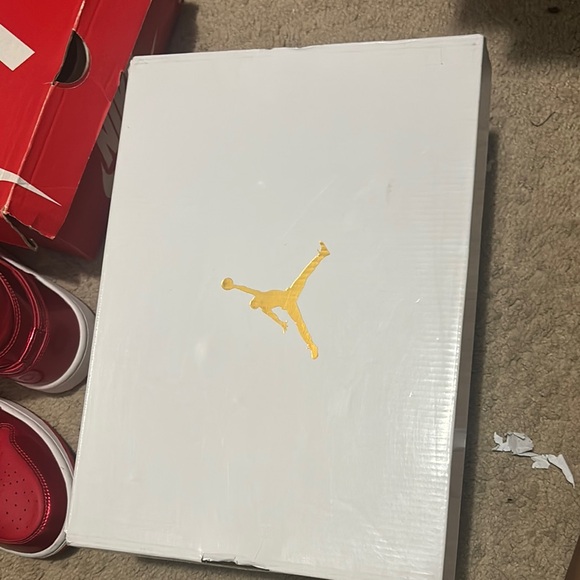 Jordan Red Sneakers High-Top Patent Leather - Picture 14 of 17